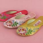 фото Новая должность вышитые Тапочки Обувь старый Пекин Баотоу говядины дна атласная плоские туфли с цветами дома