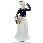 фото Статуэтка дама с корзинкой цветов высота 30 см.
