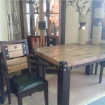 фото Обеденный стол и стулья из натурального дерева