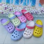 фото Распродажа обуви с отверстиями в летние туфли сандалии 7 цветов в Баотоу, Микки голову сад обувь, пляжная обувь сандалии стринги