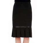 фото Черная юбка с оборкой в складку