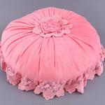фото Подушка декоративная круглая d-50см с кружевом, розовая